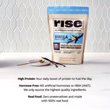 Cucharada con porción de 25 g de Rise para mostrar cantidad por servicio