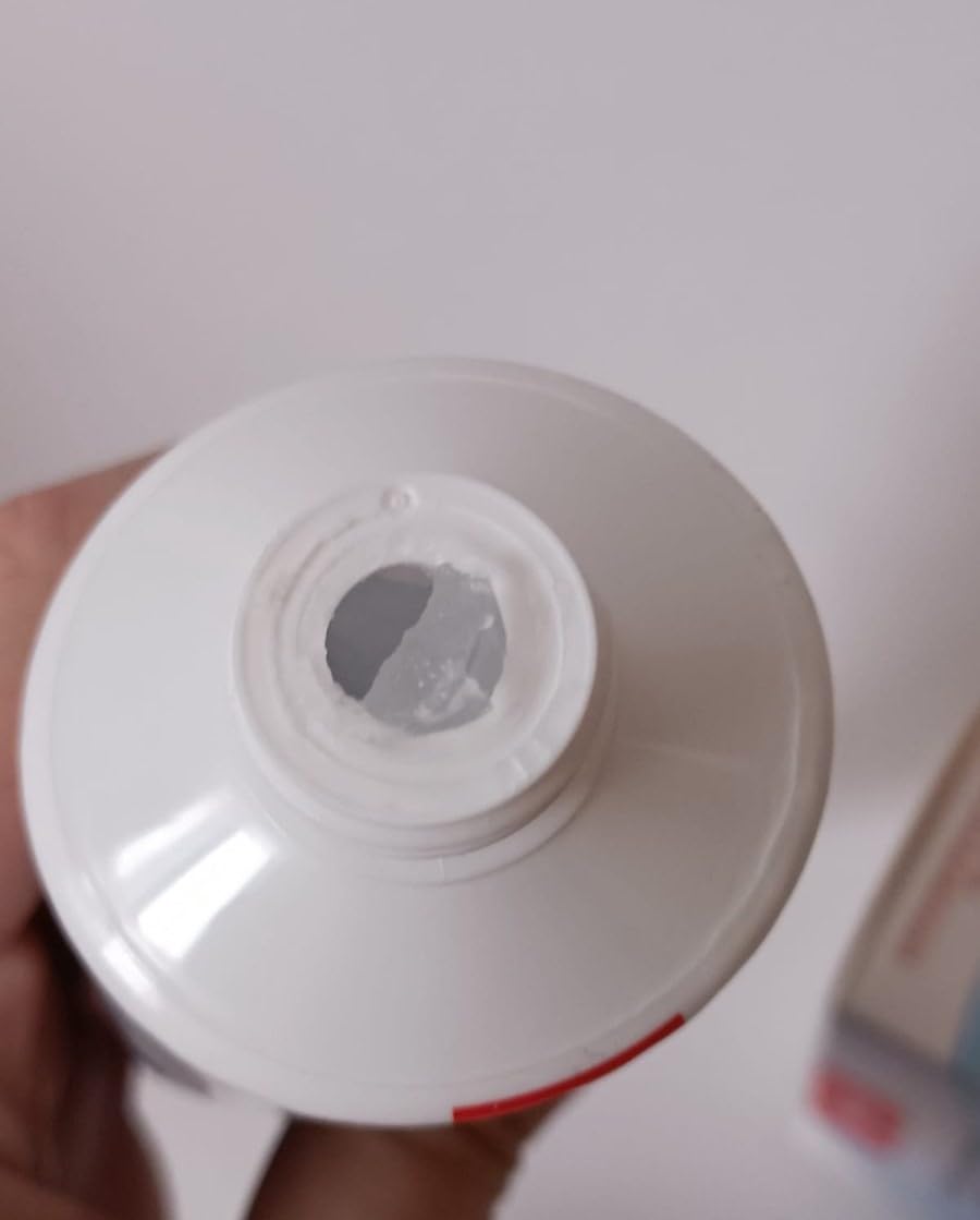 RIXET gel en uso junto a una bolsa de deporte, práctico para rutinas activas