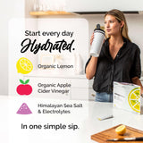 ROUTINE bebida preparada en vaso que ilustra hidratación refrescante matinal