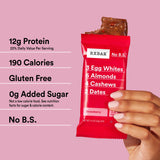 RXBAR primer plano textura de la barra fresa con trozos y miga apetecible