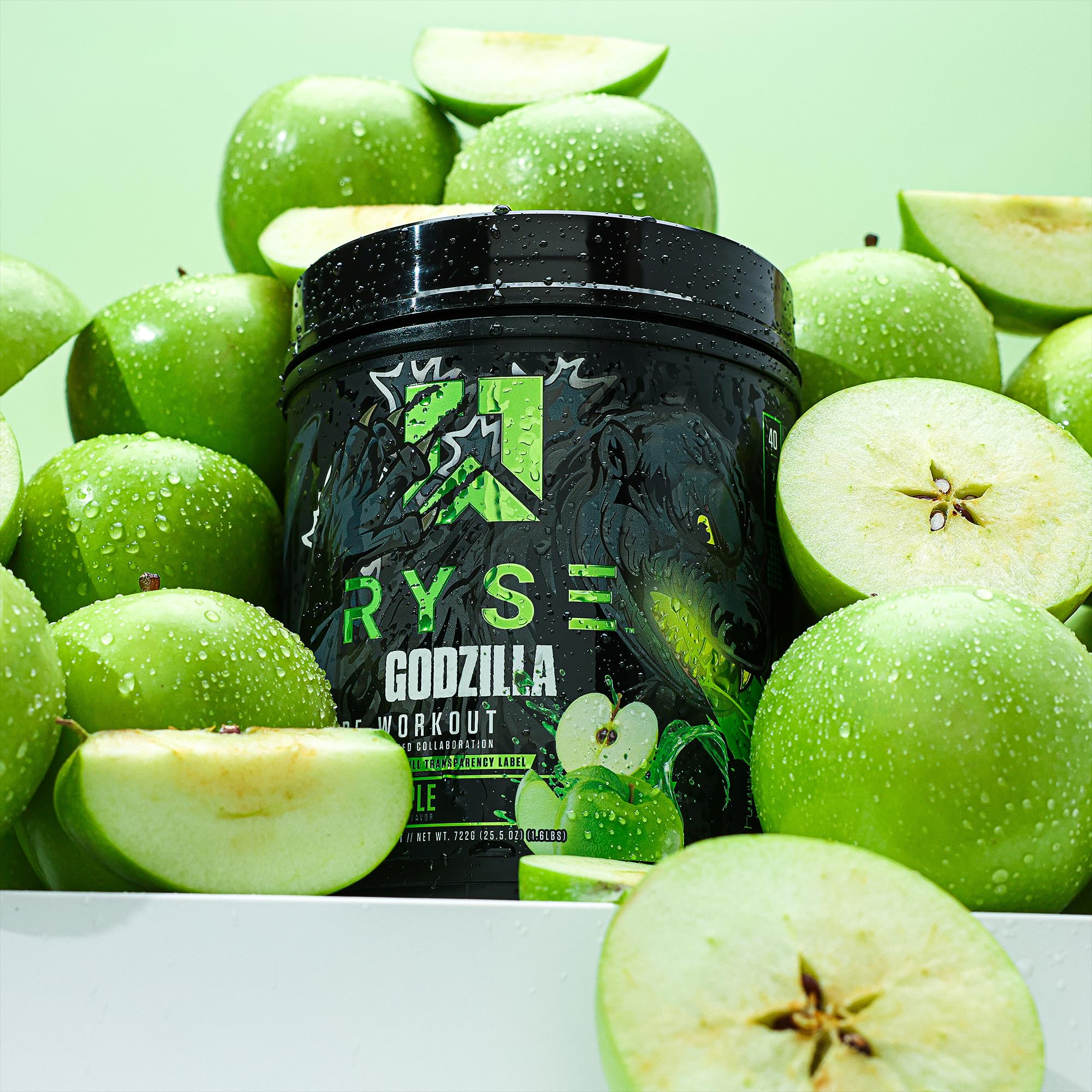 RYSE Up Supplements bebida preparada en vaso listo para entrenar enfoque