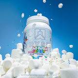 RYSE Up Supplements detalle de la etiqueta e ingredientes destacando proteína, MCT y fibra prebiótica