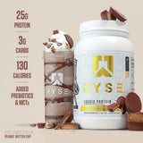 RYSE Up Supplements envase al lado de una pesa para referencia de tamaño