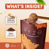 RYZE SUPERFOODS taza junto a laptop ideal para concentración diaria