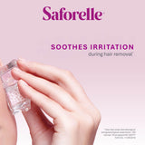 Saforelle persona aplicando crema en la mano para alivio inmediato