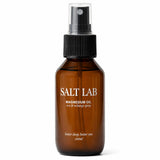 SALT LAB envase frontal mostrando diseño y tamaño compacto para viaje