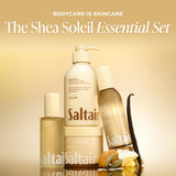 Saltair envase 8oz junto a objeto cotidiano para comparar tamaño y transporte fácil