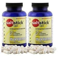 SaltStick cápsula en primer plano, enfatiza absorción rápida y precisión de dosis