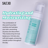 salt.xo producto en uso en ducha demostrando aplicación externa y sensación refrescante