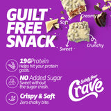 Satisfy Your Crave barrita en mano para comparar tamaño y conveniencia