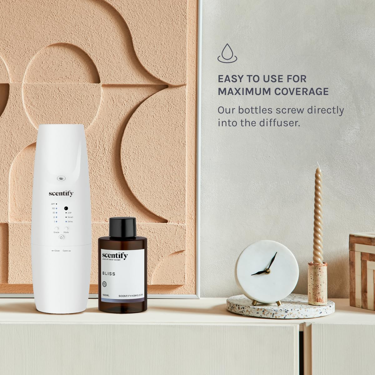 Scentify envase en ambiente de dormitorio creando atmósfera relajante