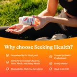 Seeking Health cápsula junto a regla para comparar tamaño real