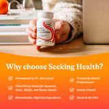 Seeking Health frasco abierto con varias pastillas visible para cantidad por envase