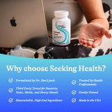 Seeking Health botella en mano para mostrar tamaño y porción diaria