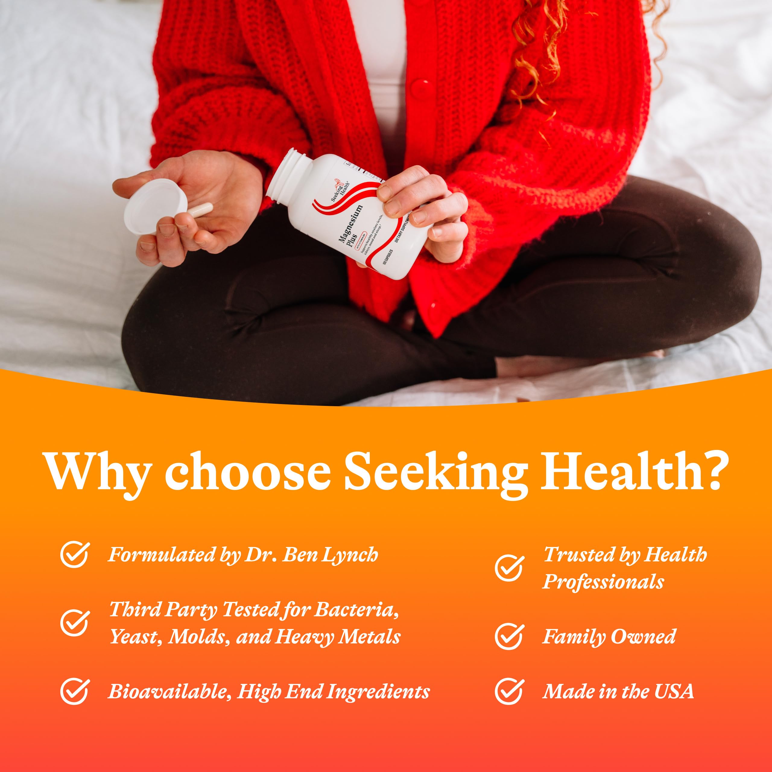 Seeking Health cápsula junto a una moneda para comparar tamaño