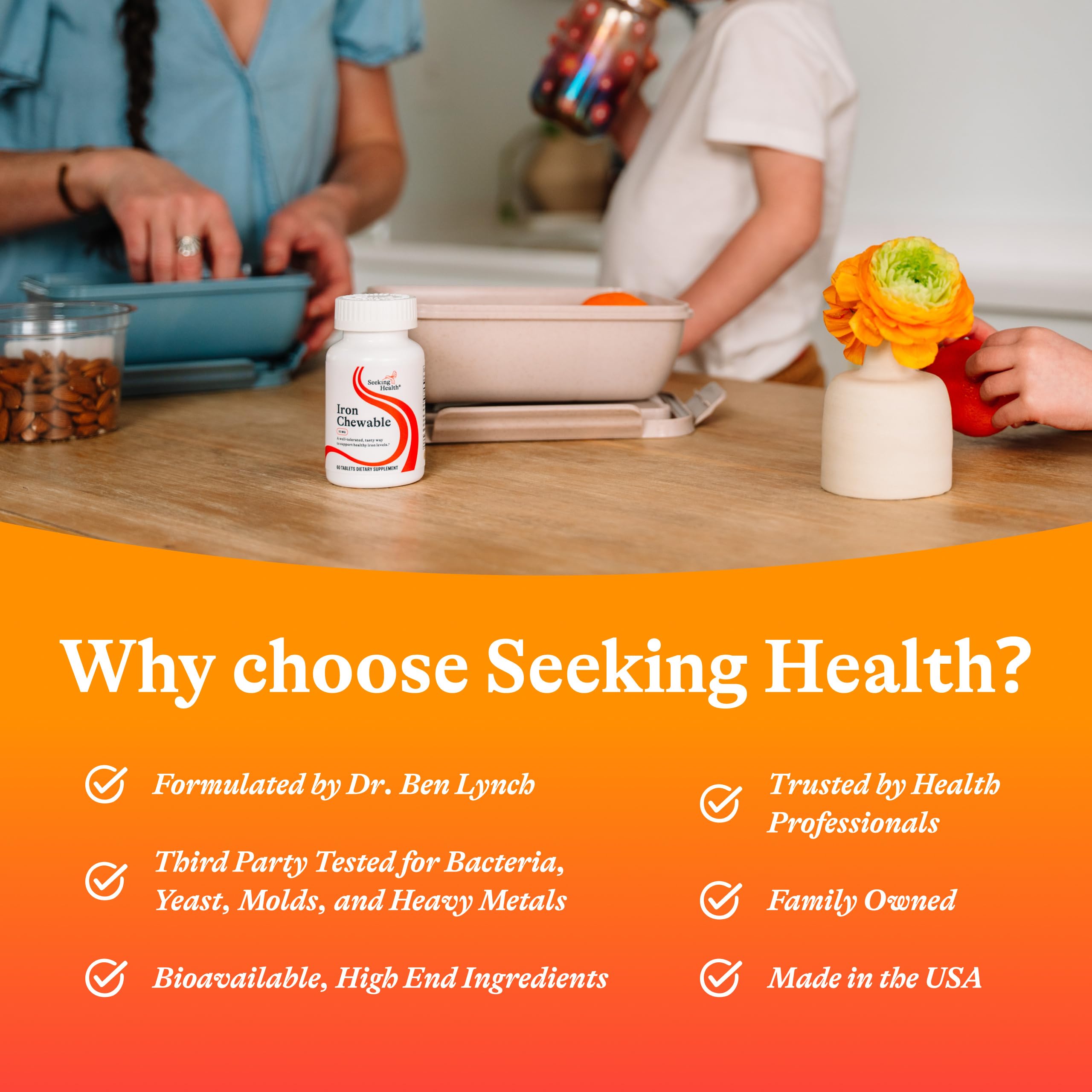 Seeking Health persona masticando tableta para toma sin agua y conveniencia