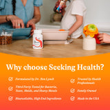 Seeking Health persona masticando tableta para toma sin agua y conveniencia