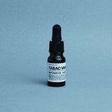 sesneslabs comparación de tamaño del frasco Tabac Vanille junto a objetos cotidianos