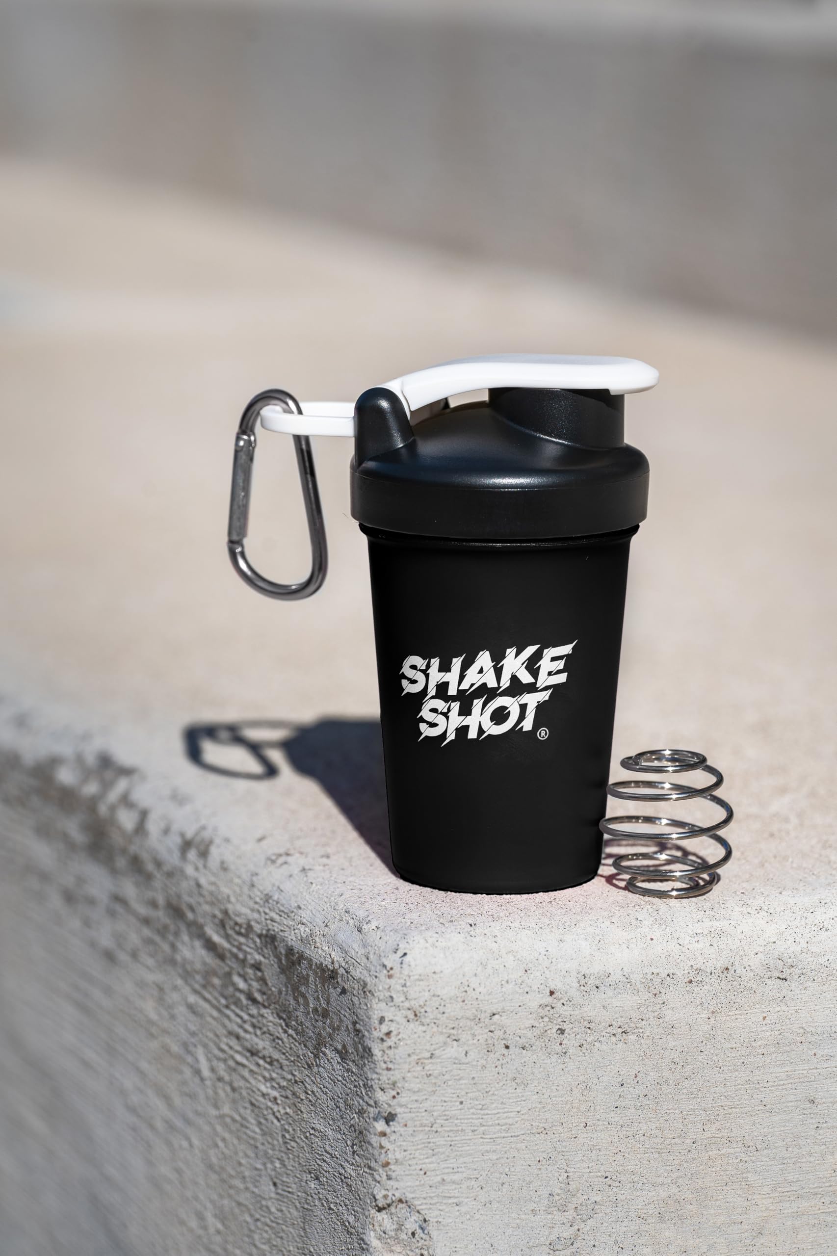 Shake Shot etiqueta lateral mostrando medidas y material sin BPA