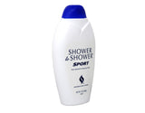 Shower To Shower polvo en mano muestra textura ligera y absorbente