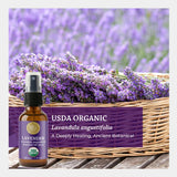 Silk Road Organic botella sobre flores de lavanda evocando origen botánico auténtico