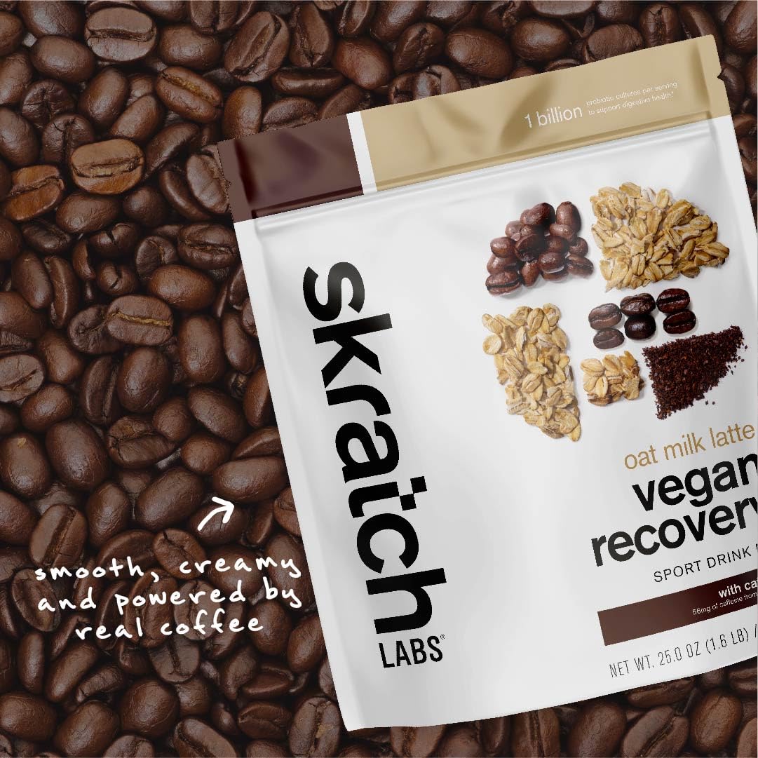Skratch Labs bebida en mano de deportista tras entrenamiento mostrando recuperación práctica