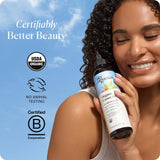 Sky Organics tamaño de la botella comparado con una mano para escala