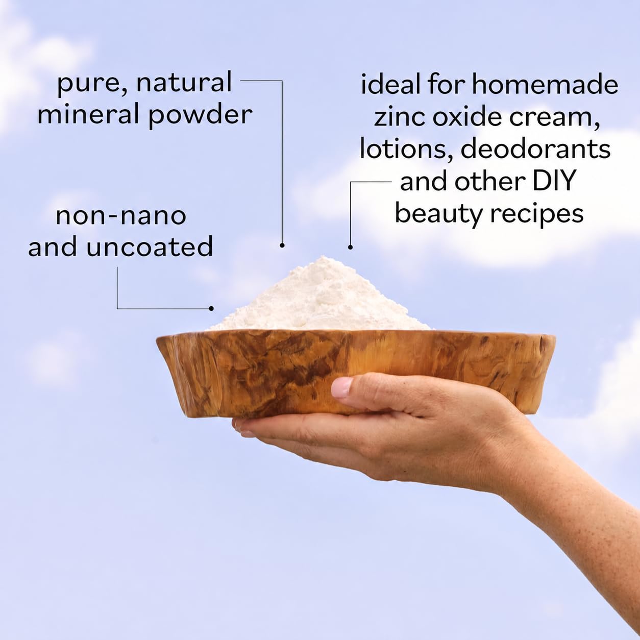 Sky Organics mano mezclando polvo en loción casera beneficiosa