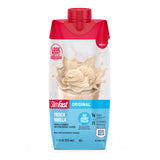 SlimFast persona bebiendo en cocina, solución rápida para comidas