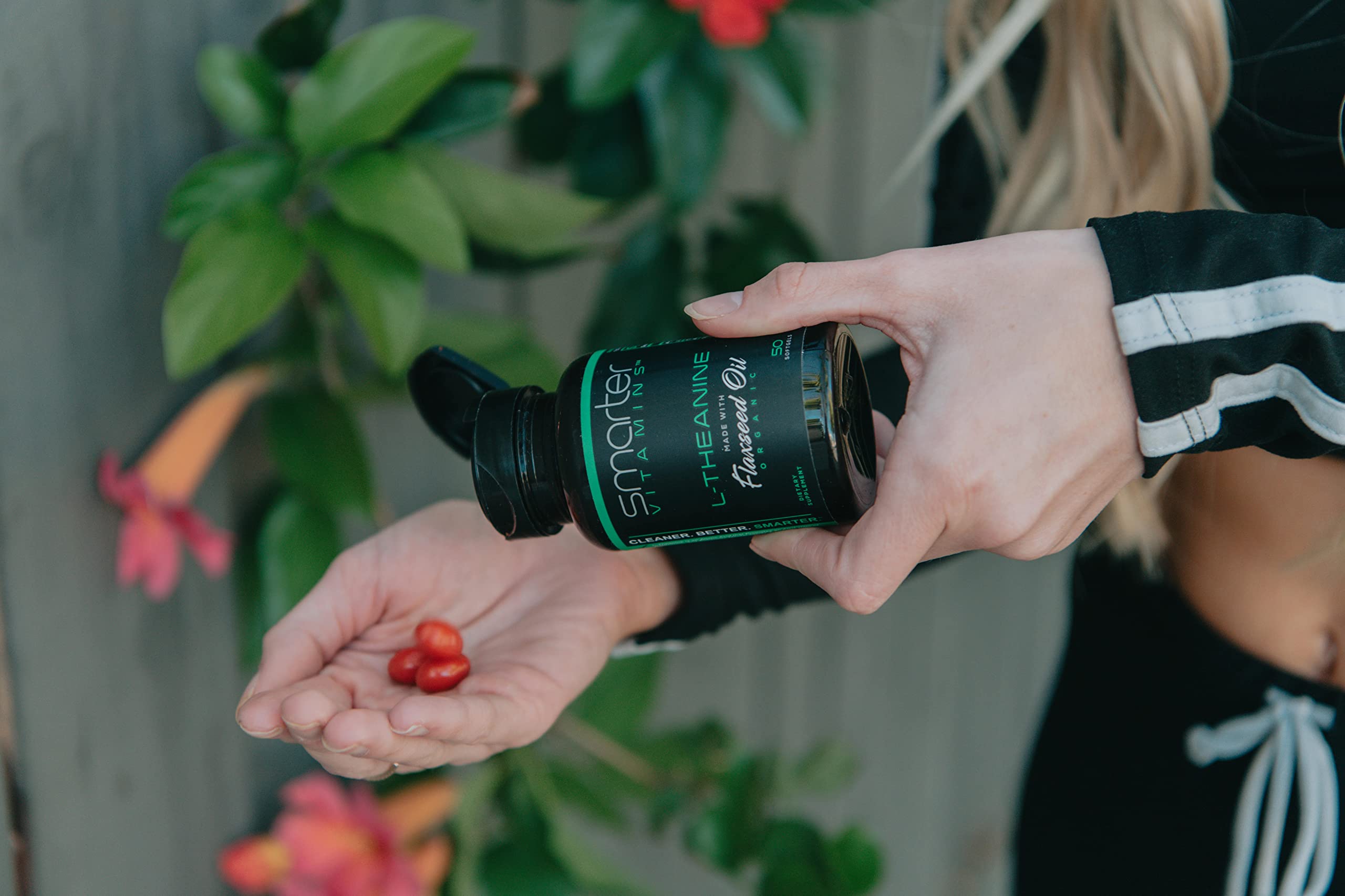 SmarterVitamins detalle de cápsula blanda y textura líquida para fácil absorción
