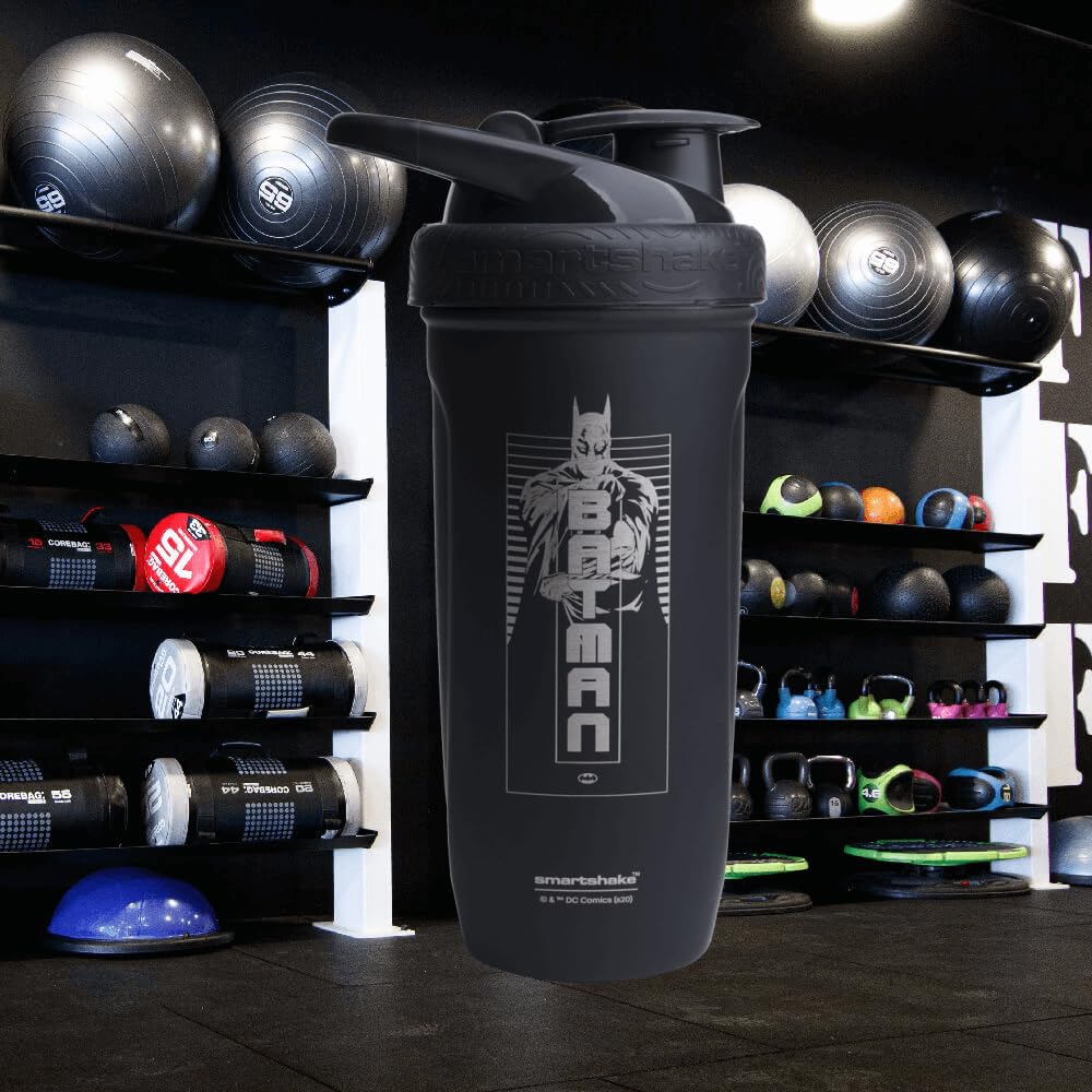 Smartshake Batman detalle de la tapa con cierre de rosca seguro y asa blanda