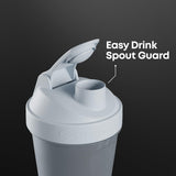 Smartshake Lite junto a una mano para comparar tamaño y capacidad 400 ml