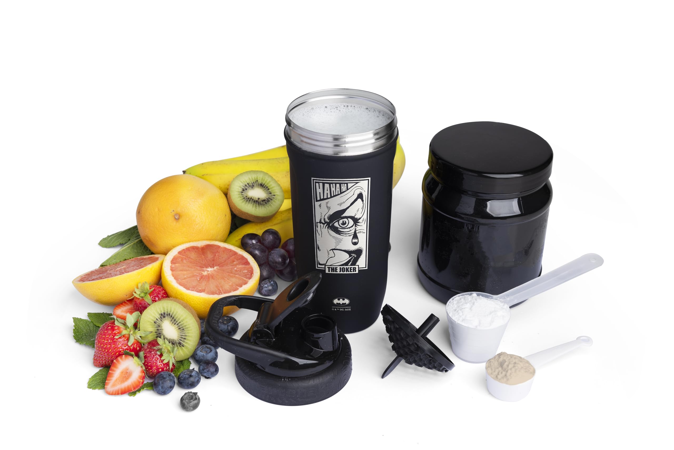 Smartshake comparación de tamaño con botella común para ver capacidad 900 ml