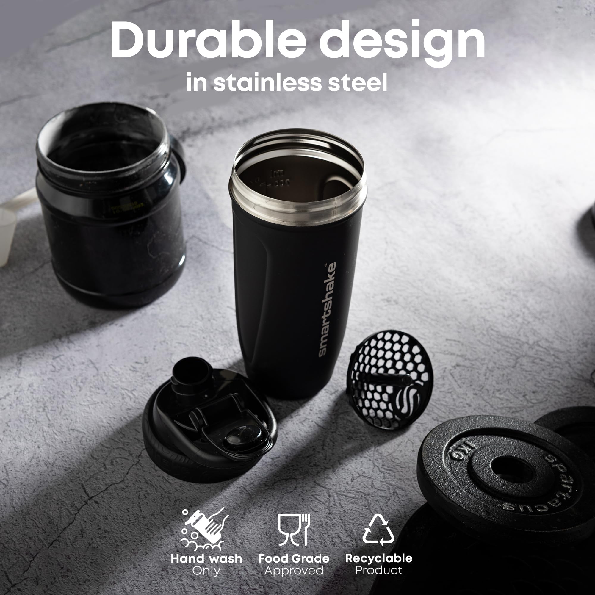 Smartshake Reforce sostenida en mano para mostrar tamaño y portabilidad