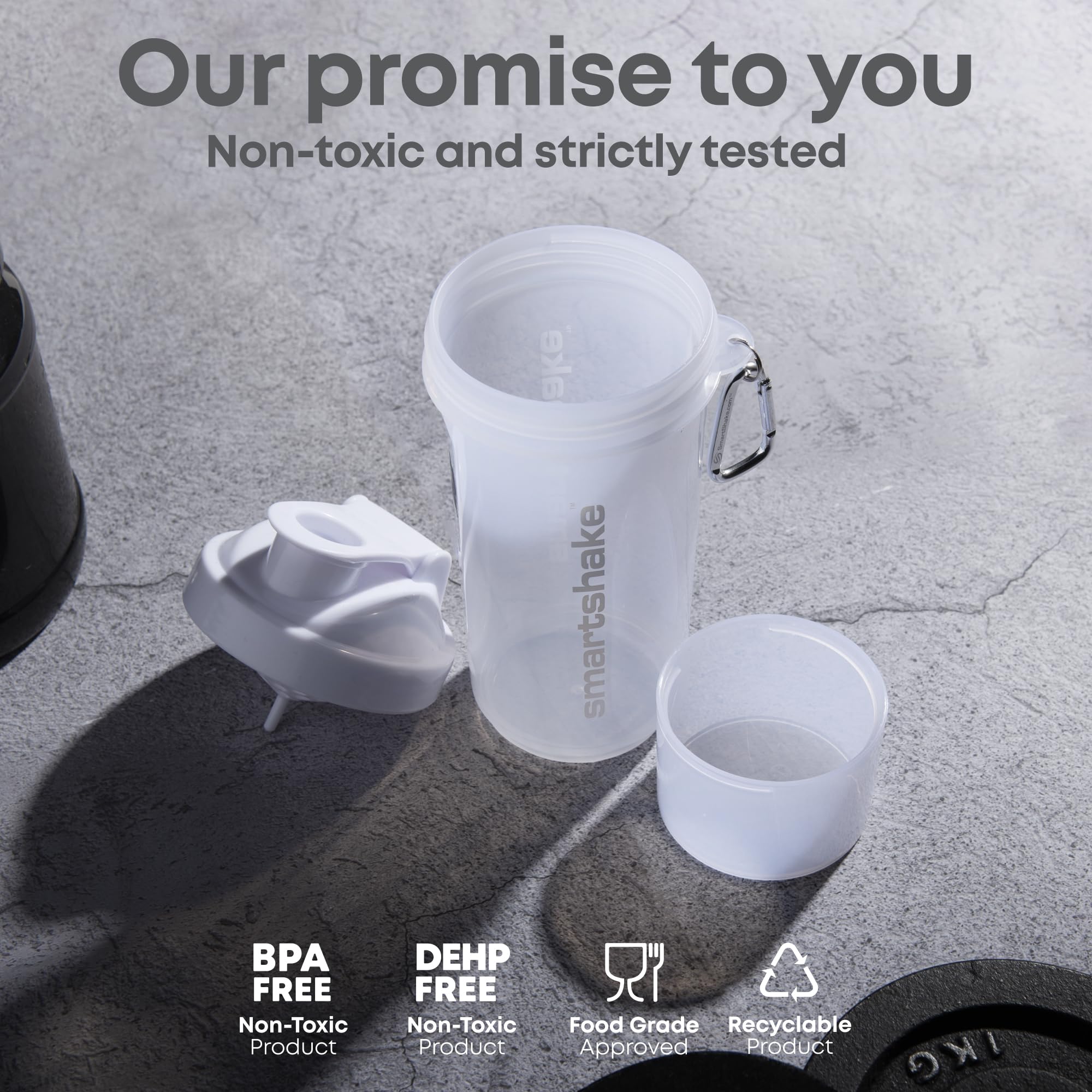 Smartshake en mano mostrando tamaño Slim y fácil agarre para llevar