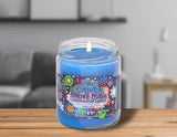 Smoke Odor Exterminator vela encendida en salón, Nag Champa aporta ambiente calmante