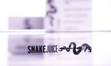 SNAKE Juice comparación de tamaño del sobre junto a botella para escala práctica