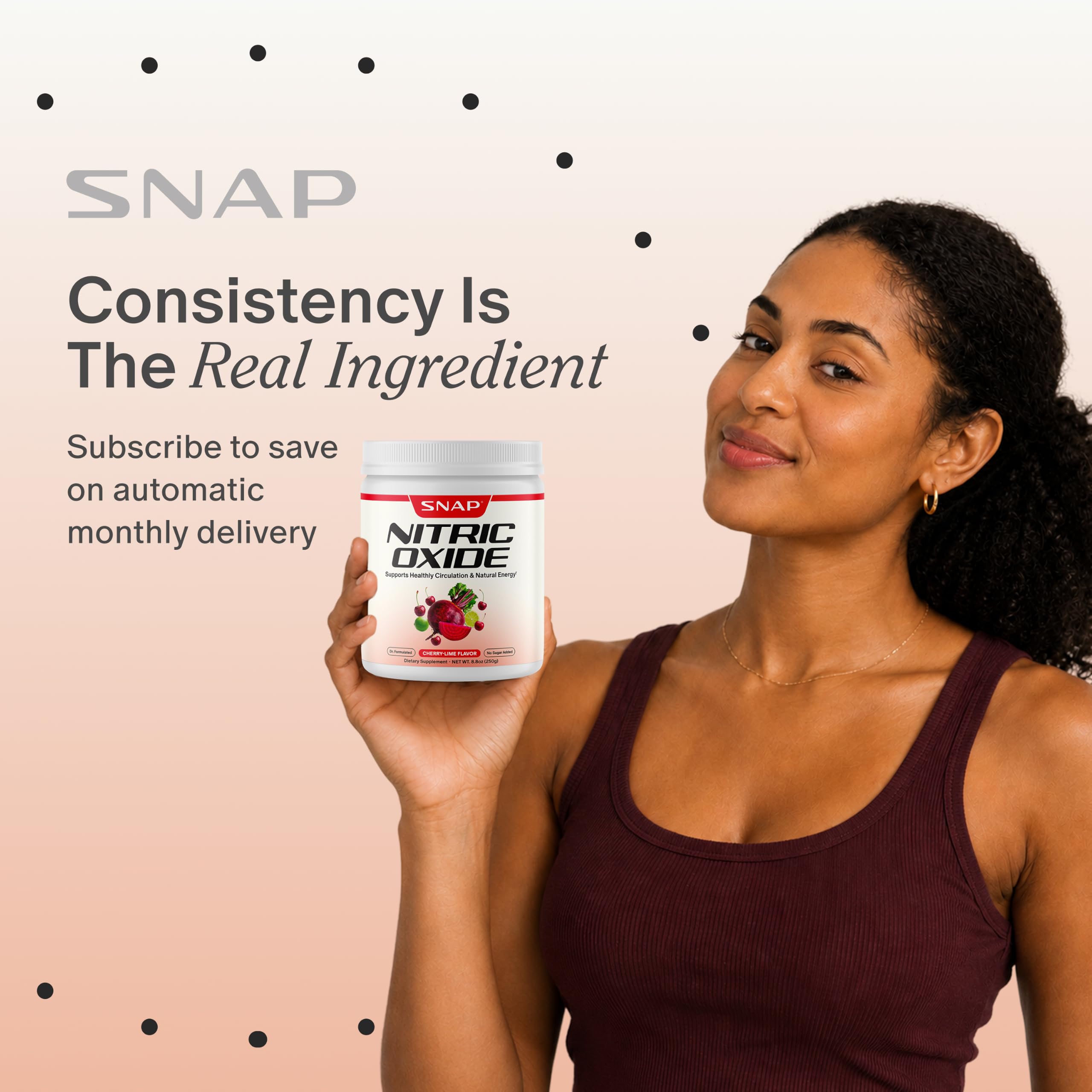 Snap Supplements persona activa bebiendo antes de entrenar con energía limpia