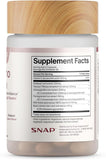 snap supplements mujer leyendo etiqueta que transmite uso pensado para perimenopausia