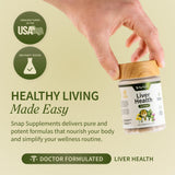 Snap Supplements producto en mano para comparar tamaño y dosis práctica