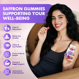 softbear gominola en mano para comparar tamaño y dosis conveniente