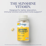 SOLARAY cápsula abierta con aceite de coco visible para mejor absorción