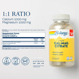 SOLARAY cápsula vegetal abierta mostrando textura y fácil ingestión