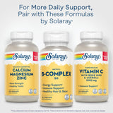 SOLARAY imagen lifestyle con suplemento en cocina, sugiere energía diaria