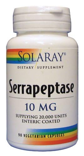SOLARAY cápsula en mano ilustrando la dosis diaria y compatibilidad con dieta vegetal
