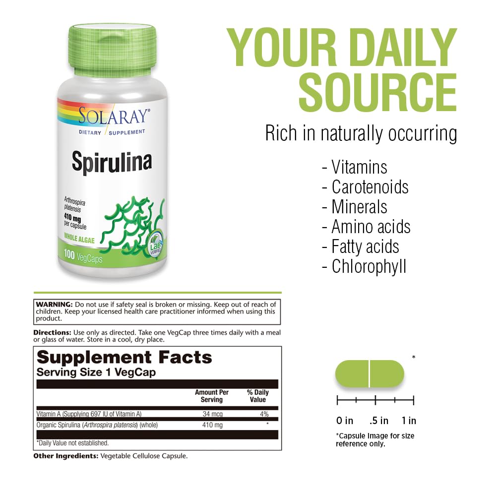 SOLARAY cápsula de spirulina cercana destacando forma vegetal
