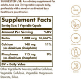 Solgar biotin cápsula en primer plano para visualizar forma y tamaño