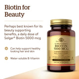 Solgar biotin tarro abierto con cápsulas accesibles para uso diario