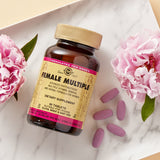 Solgar frasco con ingredientes naturales alrededor ilustrando origen vegetal