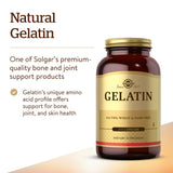 Cápsula Solgar Gelatin en mano para comparar tamaño y facilidad de toma